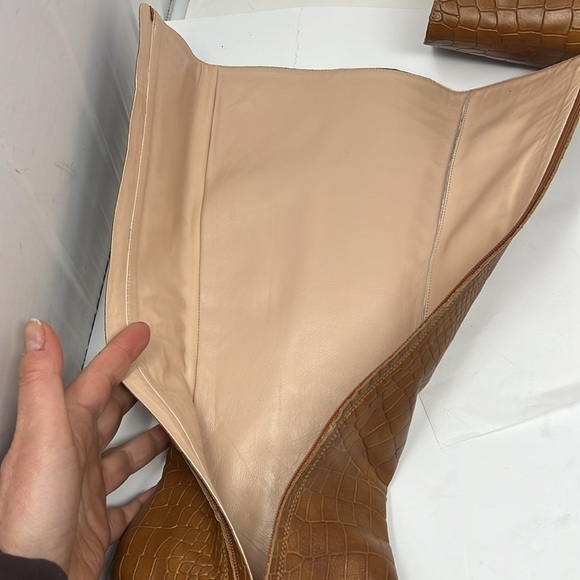 Hugo Boss Sz 39/US 9 Tall Croc Embossed Leather Zip Heel Boots - Picture 8 of 11